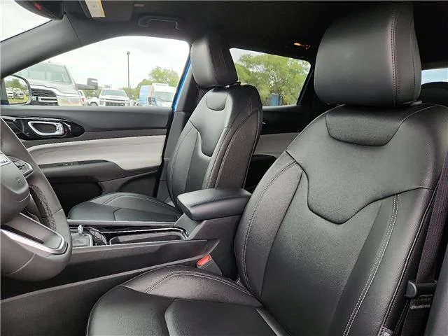 Used 2025 Blue Jeep Limited 4x4 image 13