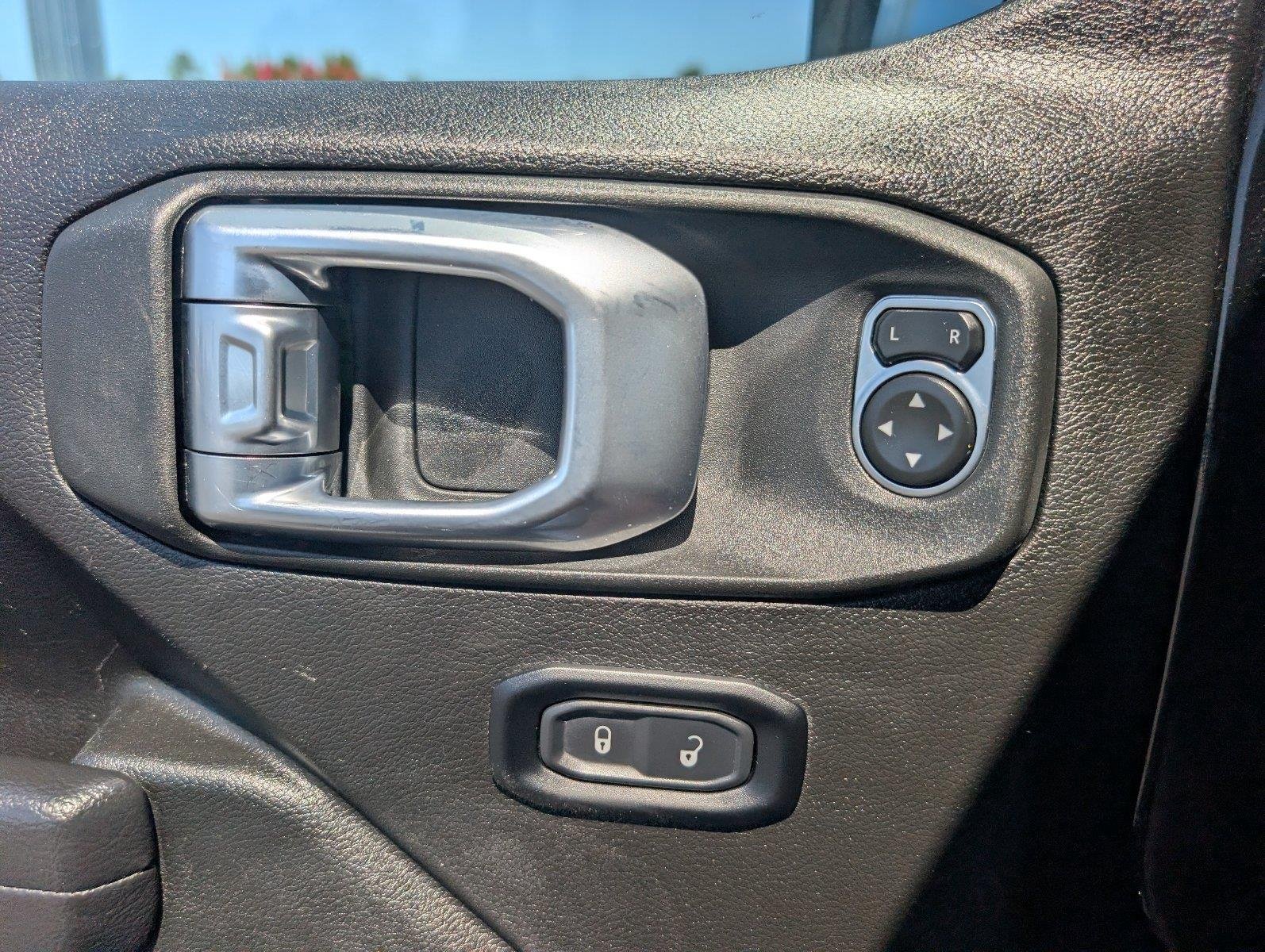 2025 Jeep Wrangler 4-Door Rubicon - Photo 34