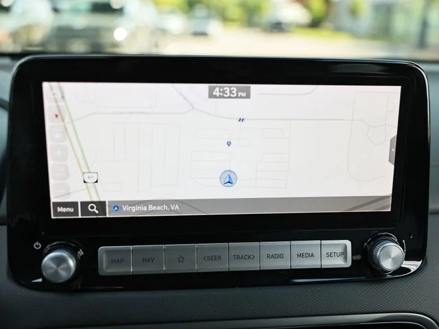 Used 2023 Lunar White Hyundai SEL image 39