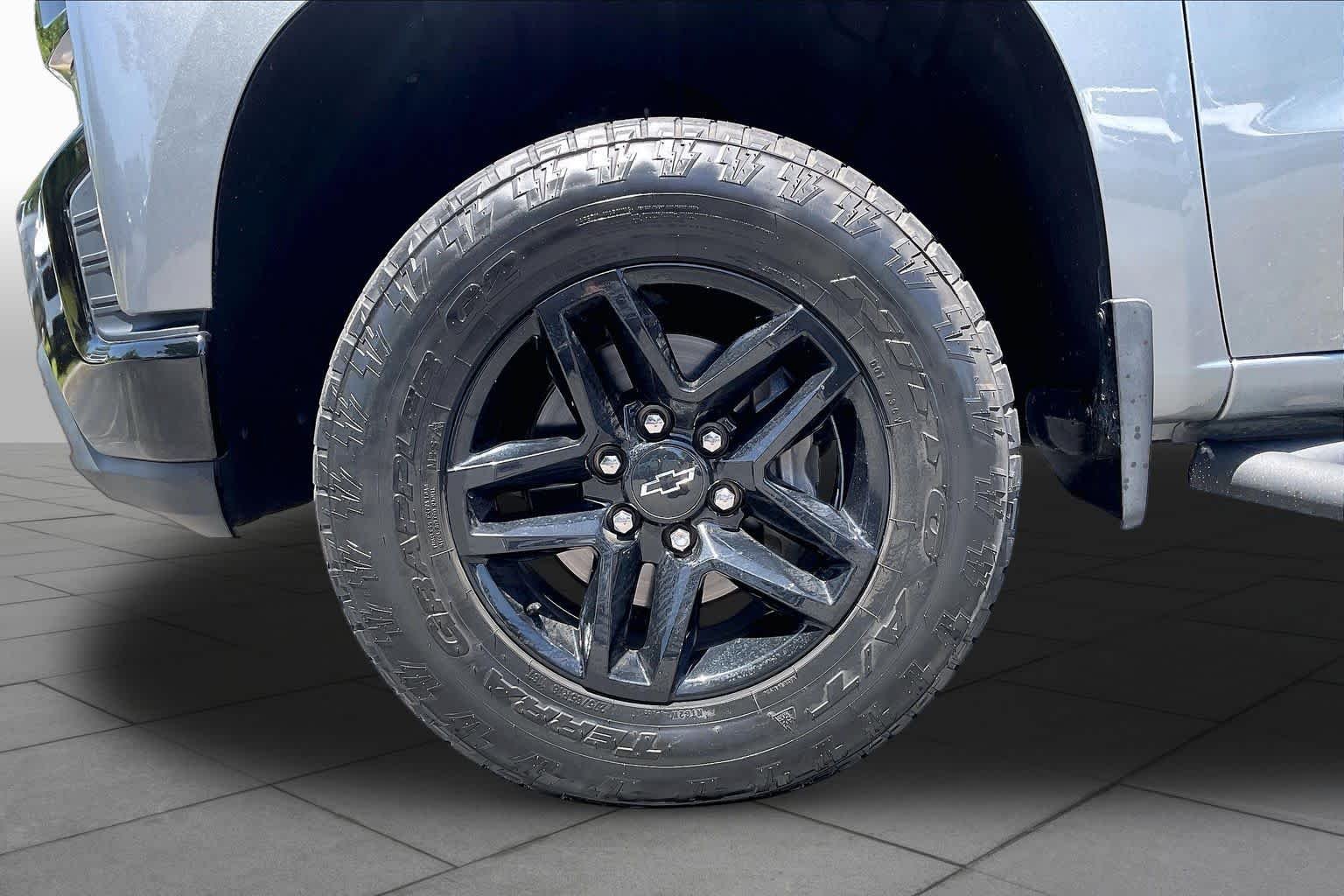 Used 2021 SATIN STEEL METALLIC Chevrolet LT Trail Boss image 10