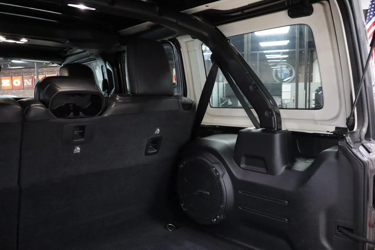 Used 2020 Granite Crystal Metallic Clear Coat Jeep Rubicon image 23