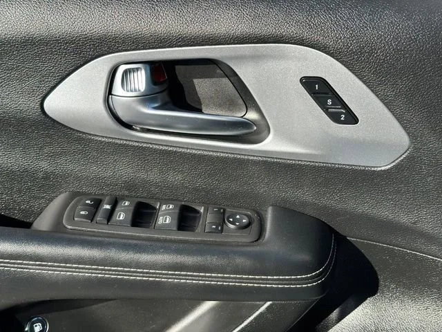 2022 Chrysler Pacifica Hybrid Touring L - Photo 23