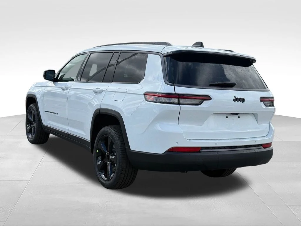 New 2026 Bright White Clear-Coat Exterior Paint Jeep Limited image 4