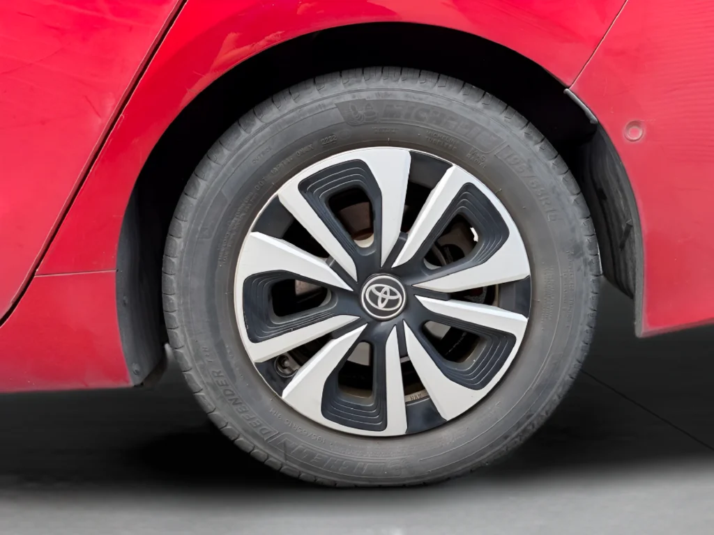 Used 2017 Red Toyota Advanced image 15