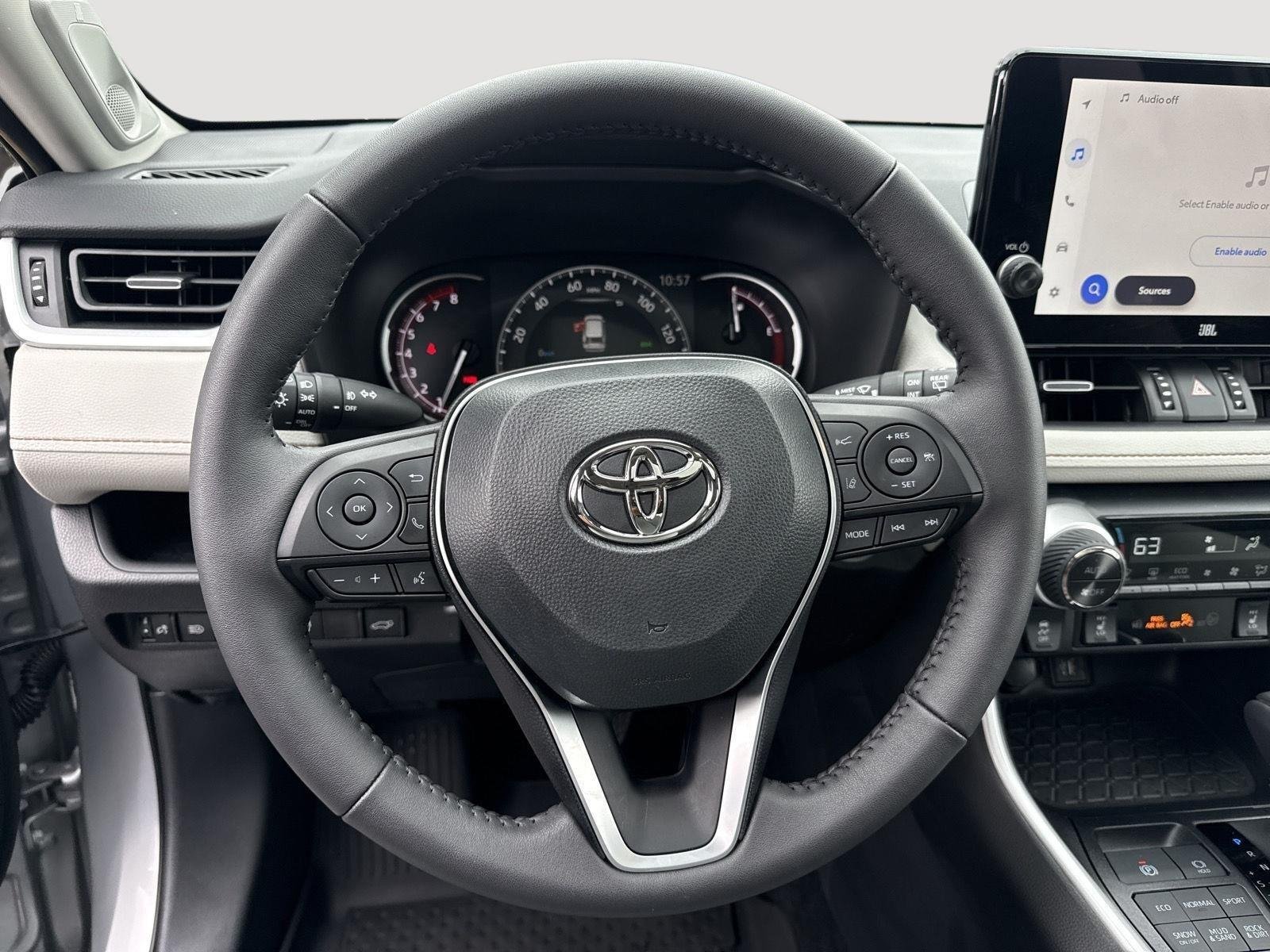 Used 2025 Silver Sky Metallic Toyota XLE Premium image 17