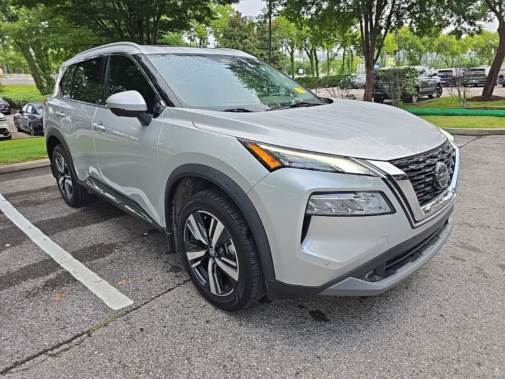 Used 2021 Silver Nissan SL image 2