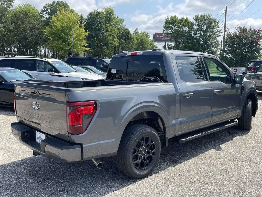 New 2026 Carbonized Gray Metallic Ford XLT image 3