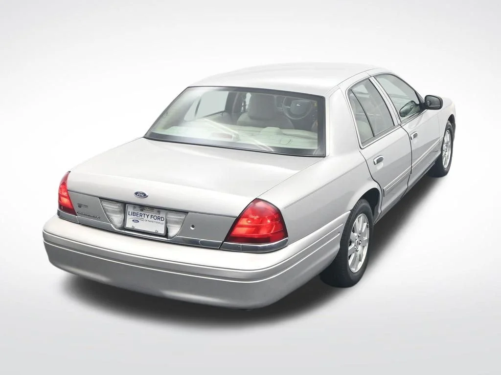 Used 2006 Silver Ford LX image 28