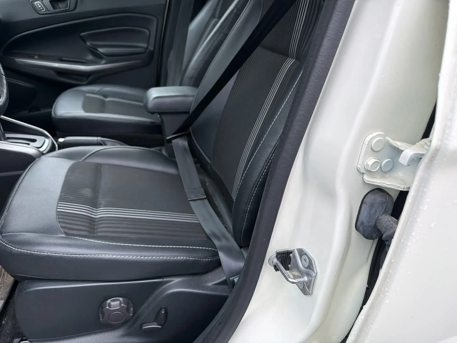 Used 2022 Diamond White Ford SES image 12