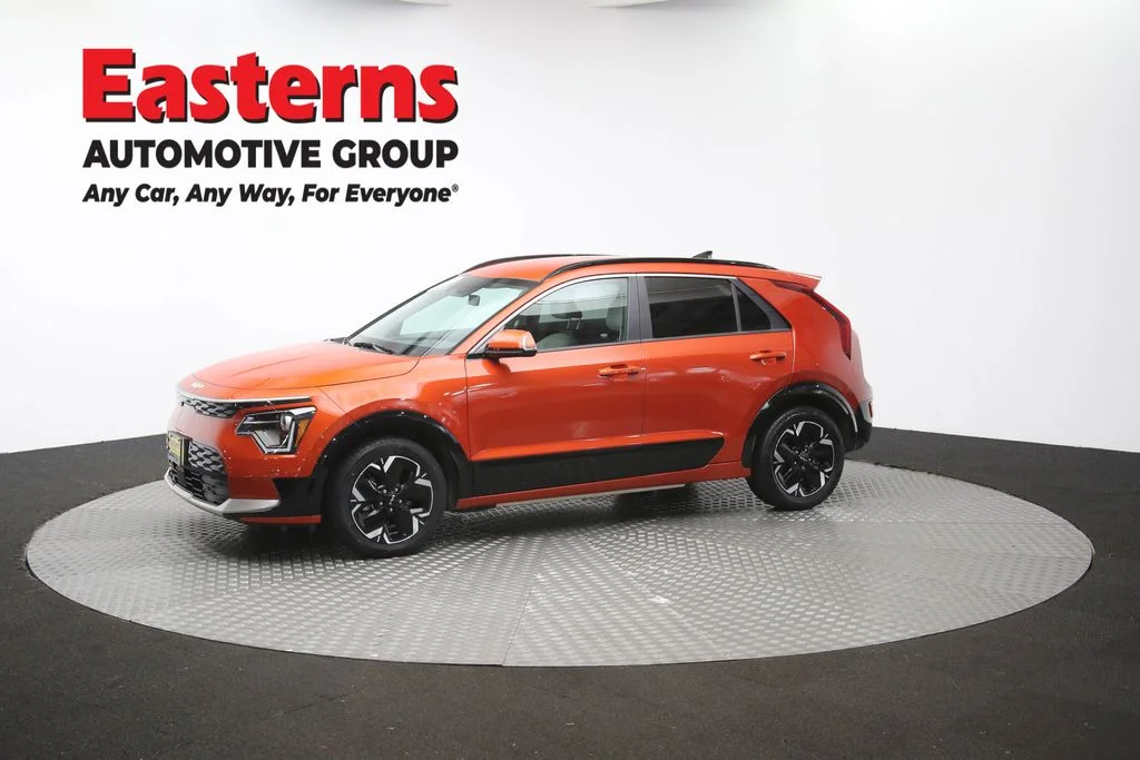 Used 2023 Red Kia Wind image 56