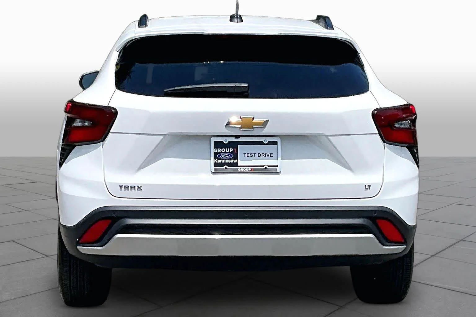 Used 2025 Summit White Chevrolet LT image 5