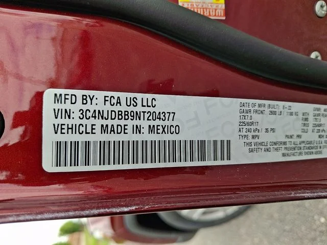 Used 2022 Red Jeep Latitude image 27