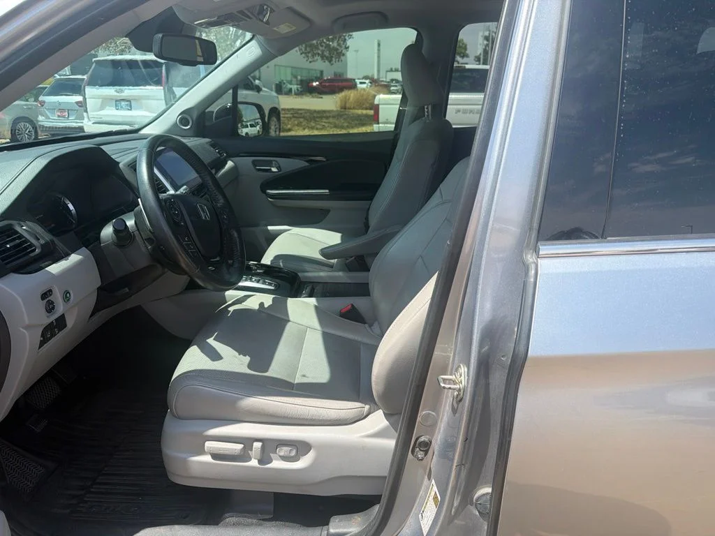 Used 2017 Lunar Silver Metallic Honda Elite image 5