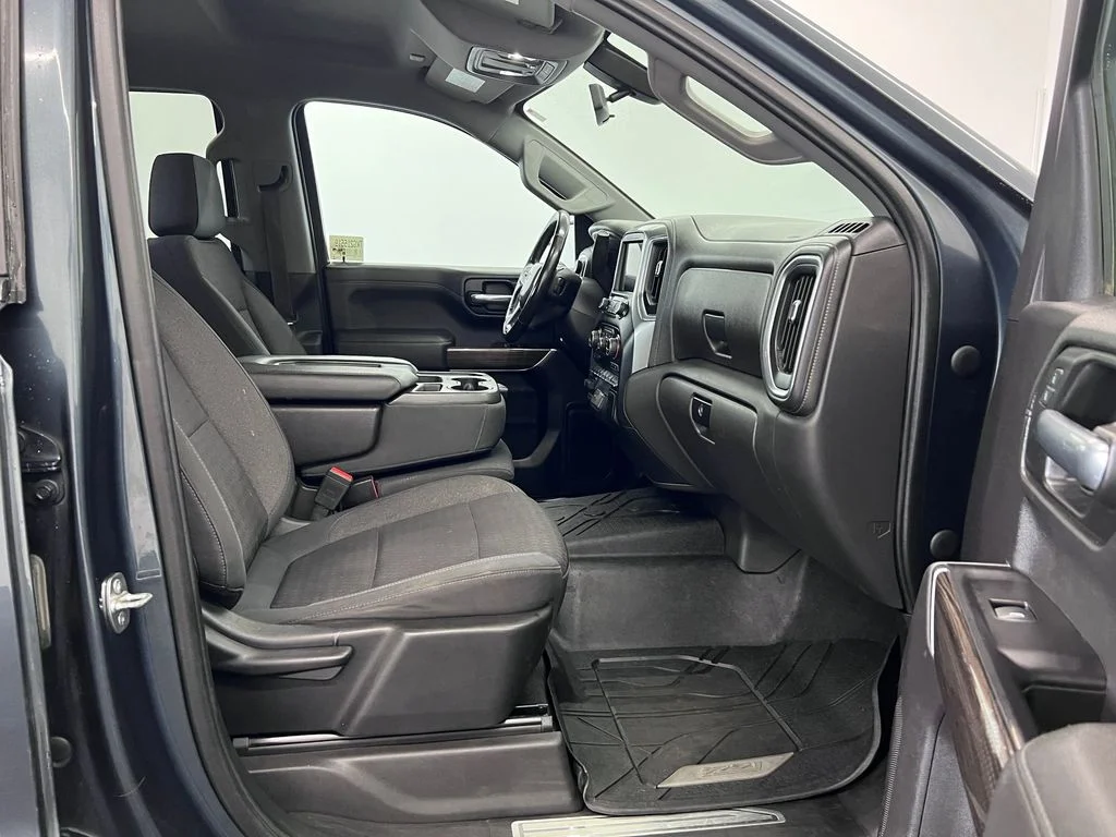 Used 2019 Shadow Gray Metallic Chevrolet RST image 24