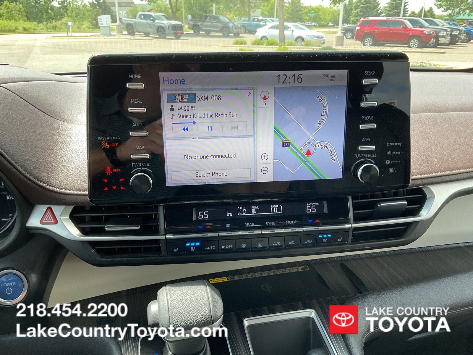 Used 2022 Silver Toyota Platinum image 28