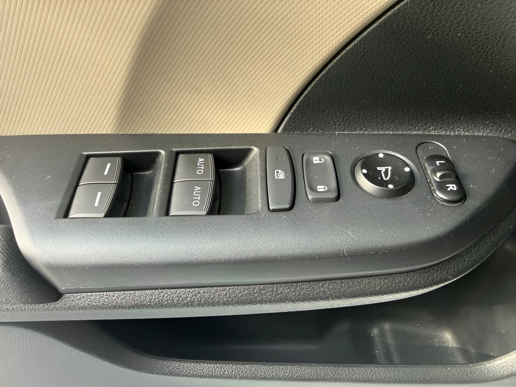 Used 2019 White Honda LX image 24