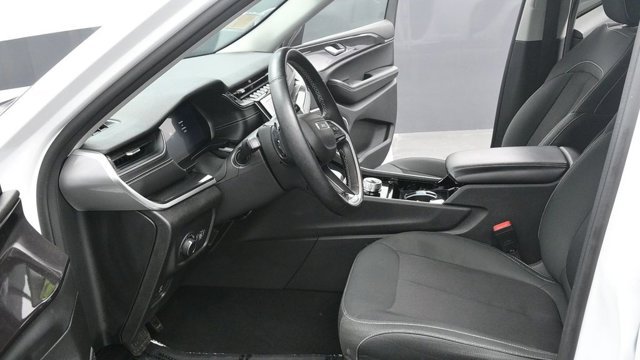 Used 2022 White Jeep Laredo image 26