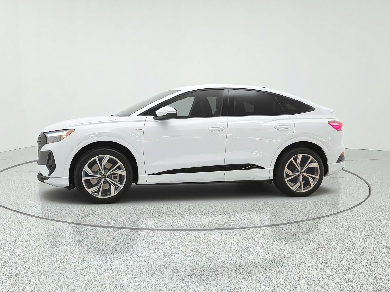 Used 2024 Glacier White Metallic Audi Premium Plus 55 quattro image 8