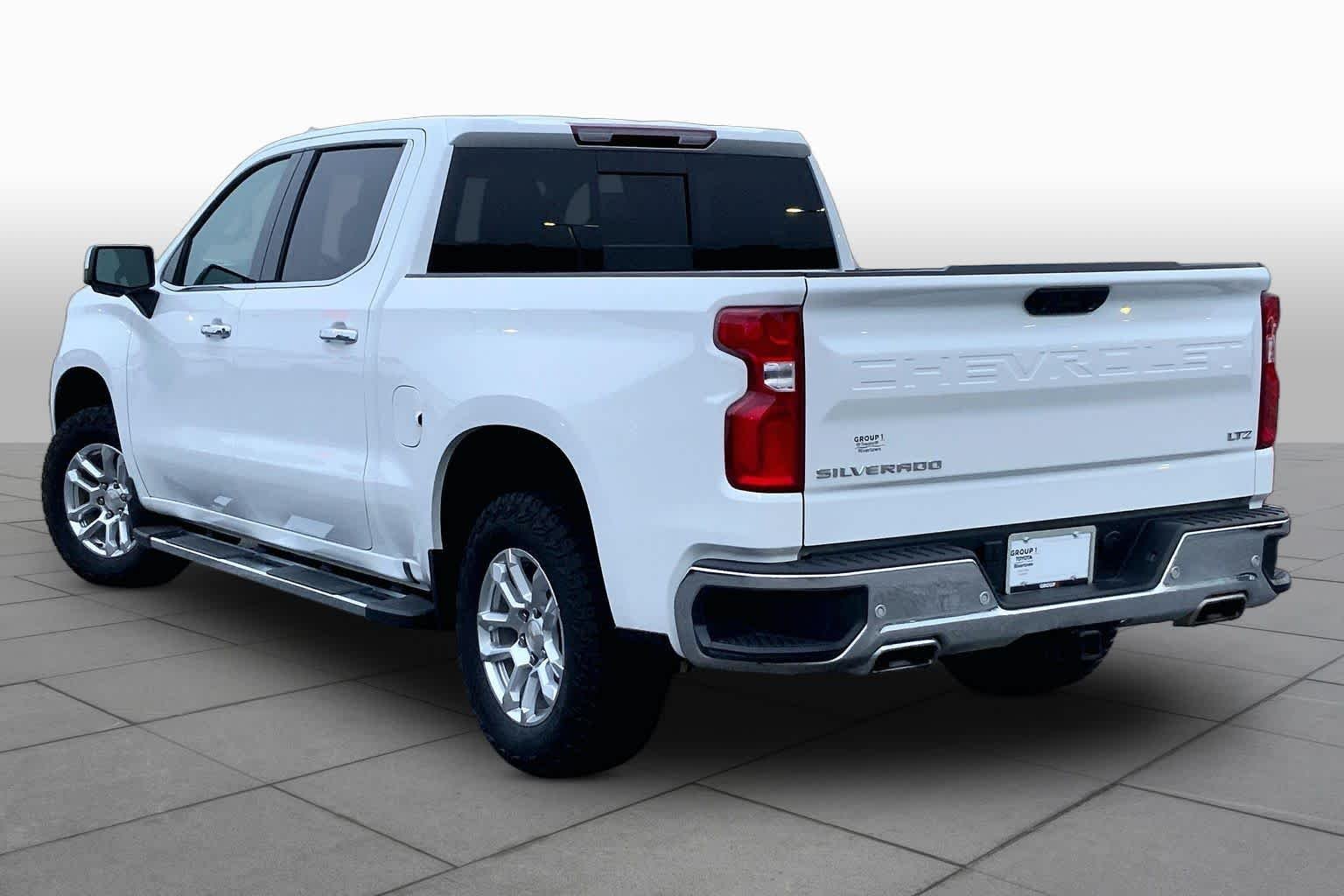 Used 2025 Summit White Chevrolet LTZ image 12