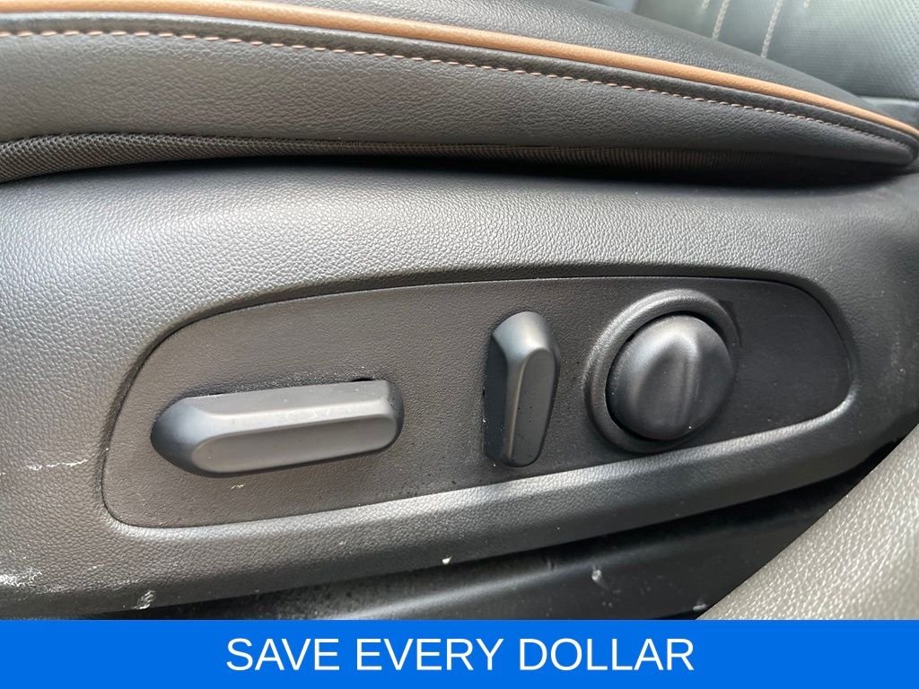 Used 2025 Black Buick Avenir image 21