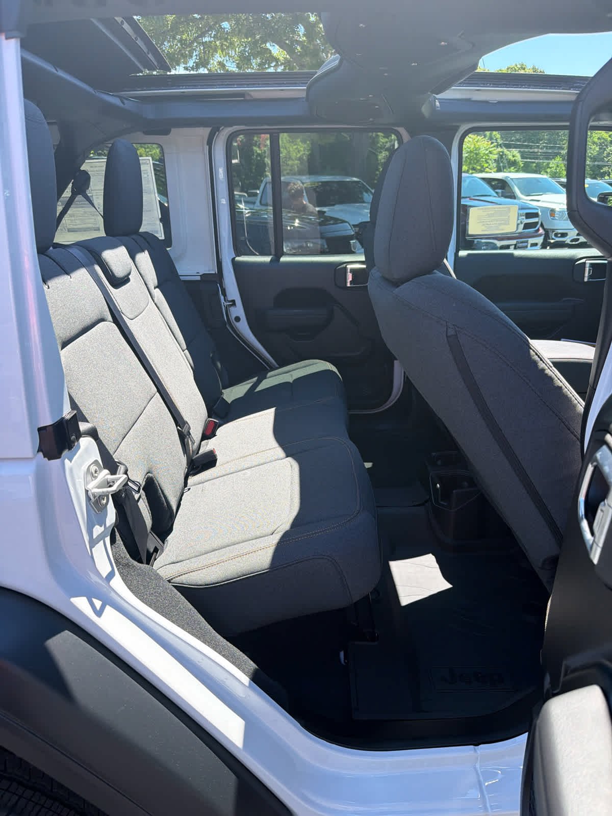 New 2026 Bright White Clear-Coat Exterior Paint Jeep Sport S image 21