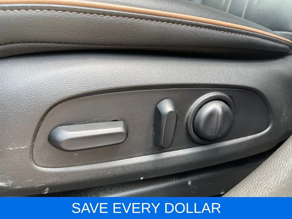 Used 2025 Black Buick Avenir image 21