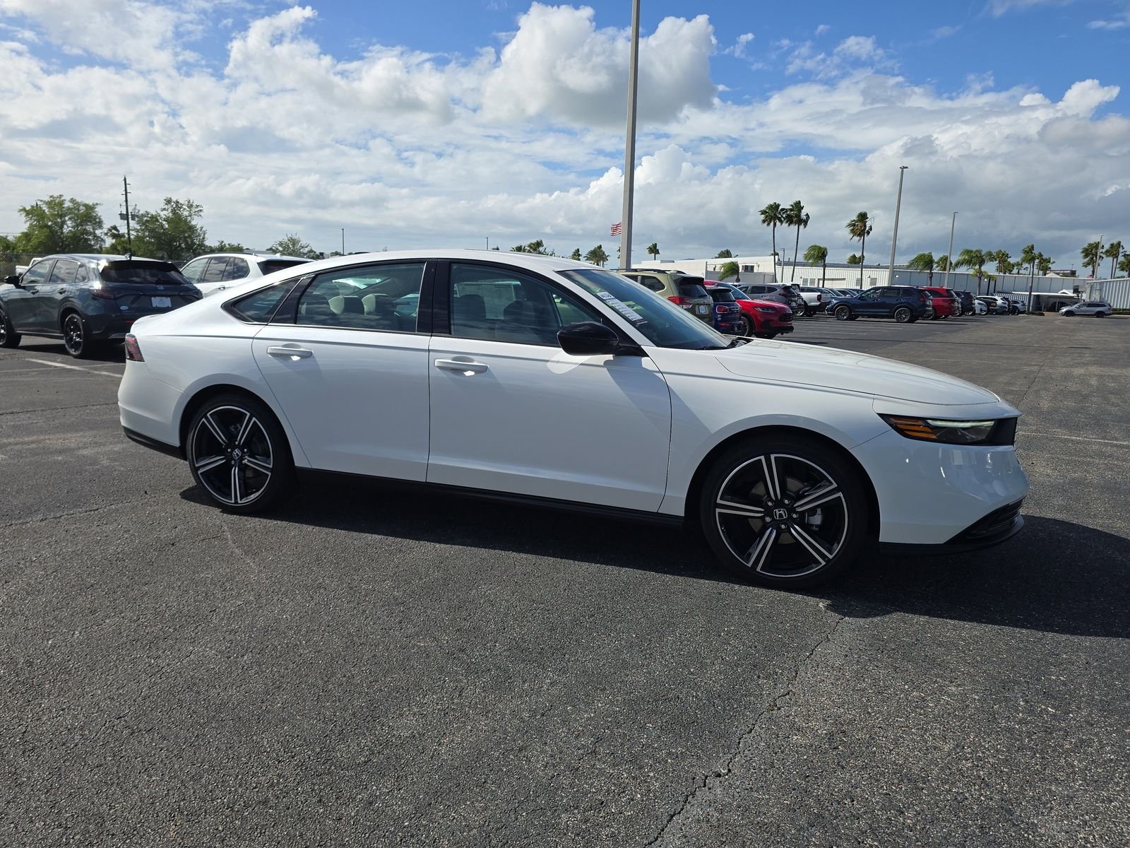 New 2026 Silver Honda SE image 2