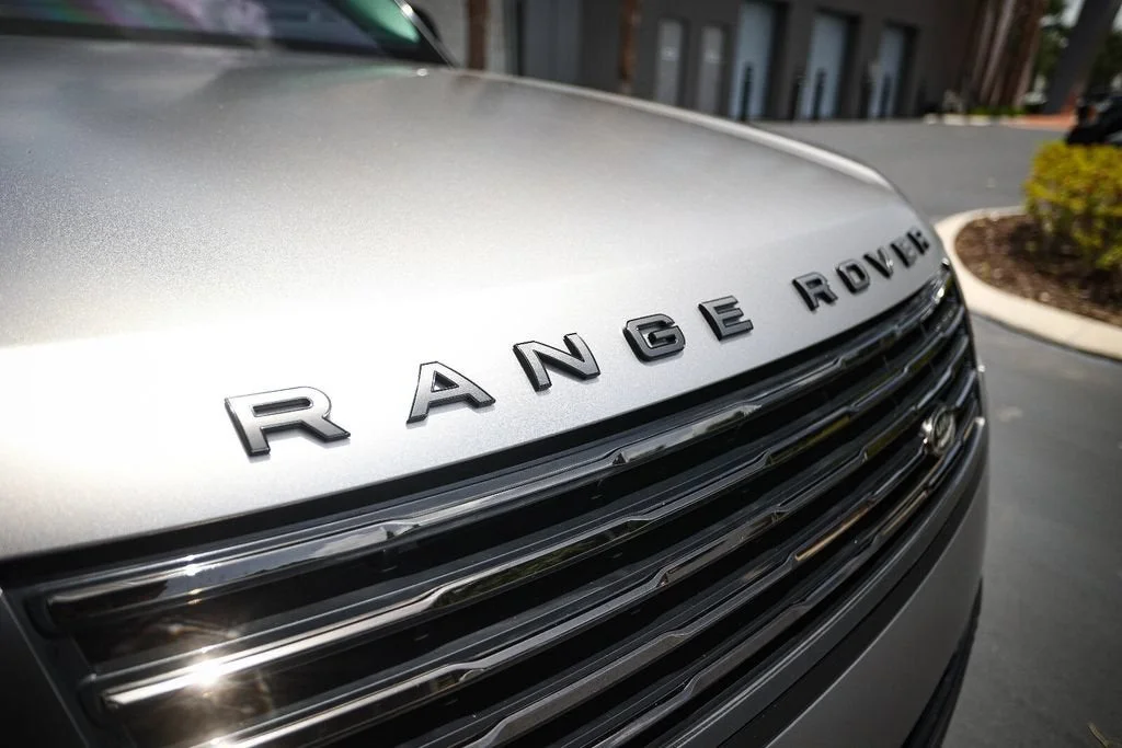 Used 2023 Flux Silver SV Bespoke Ultra Metallic Satin Land Rover SV image 12
