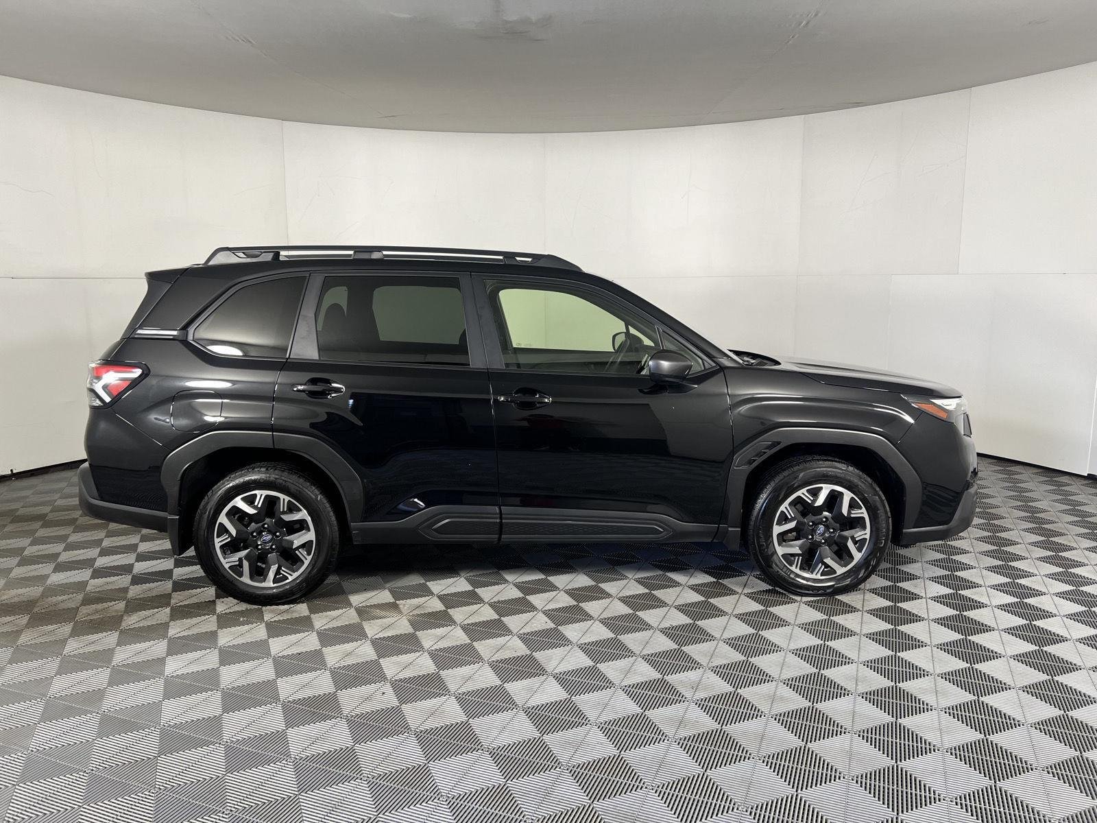 Used 2025 Crystal Black Silica Subaru Premium image 12