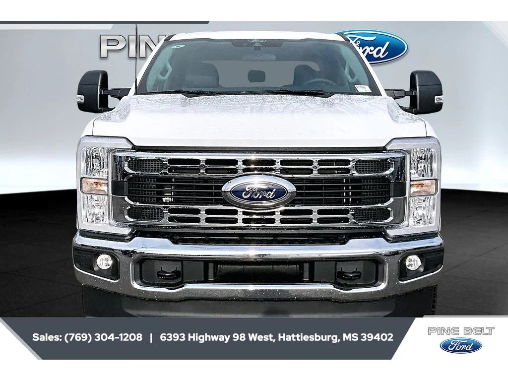 New 2026 Oxford White Ford F-250® XLT image 3