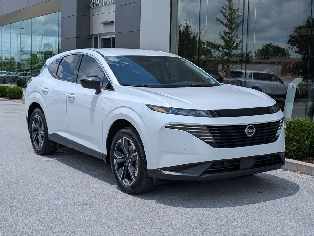 Used 2025 White Nissan SV image 9