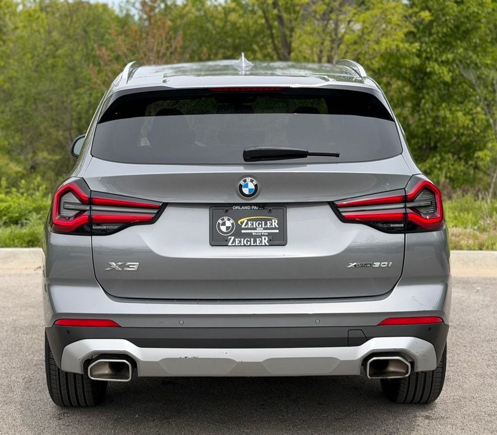 Used 2024 Gray BMW xDrive30i image 5