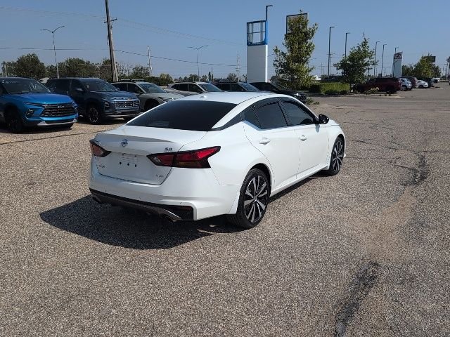 Used 2020 White Nissan 2.5 SR image 16