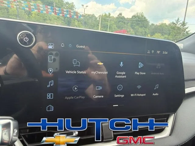New 2027 Summit White Chevrolet LT image 34