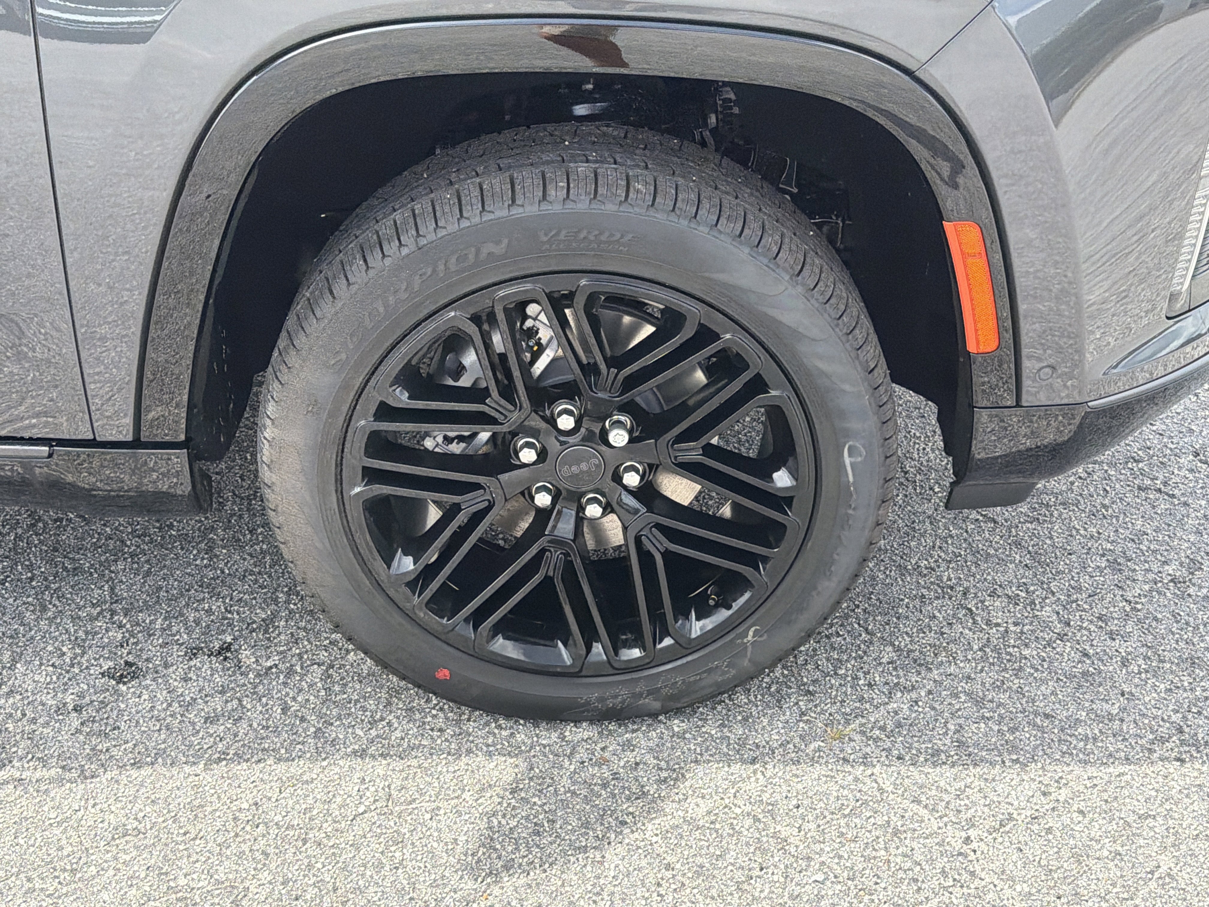 New 2026 Baltic-Gray Metallic Clear-Coat Exterior Paint Jeep Limited Reserve image 13