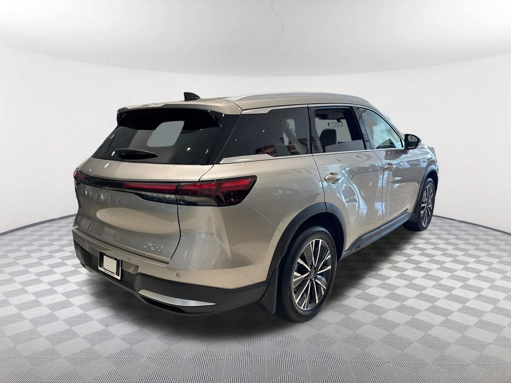New 2027 WARM TITANIUM INFINITI Luxe FWD image 4