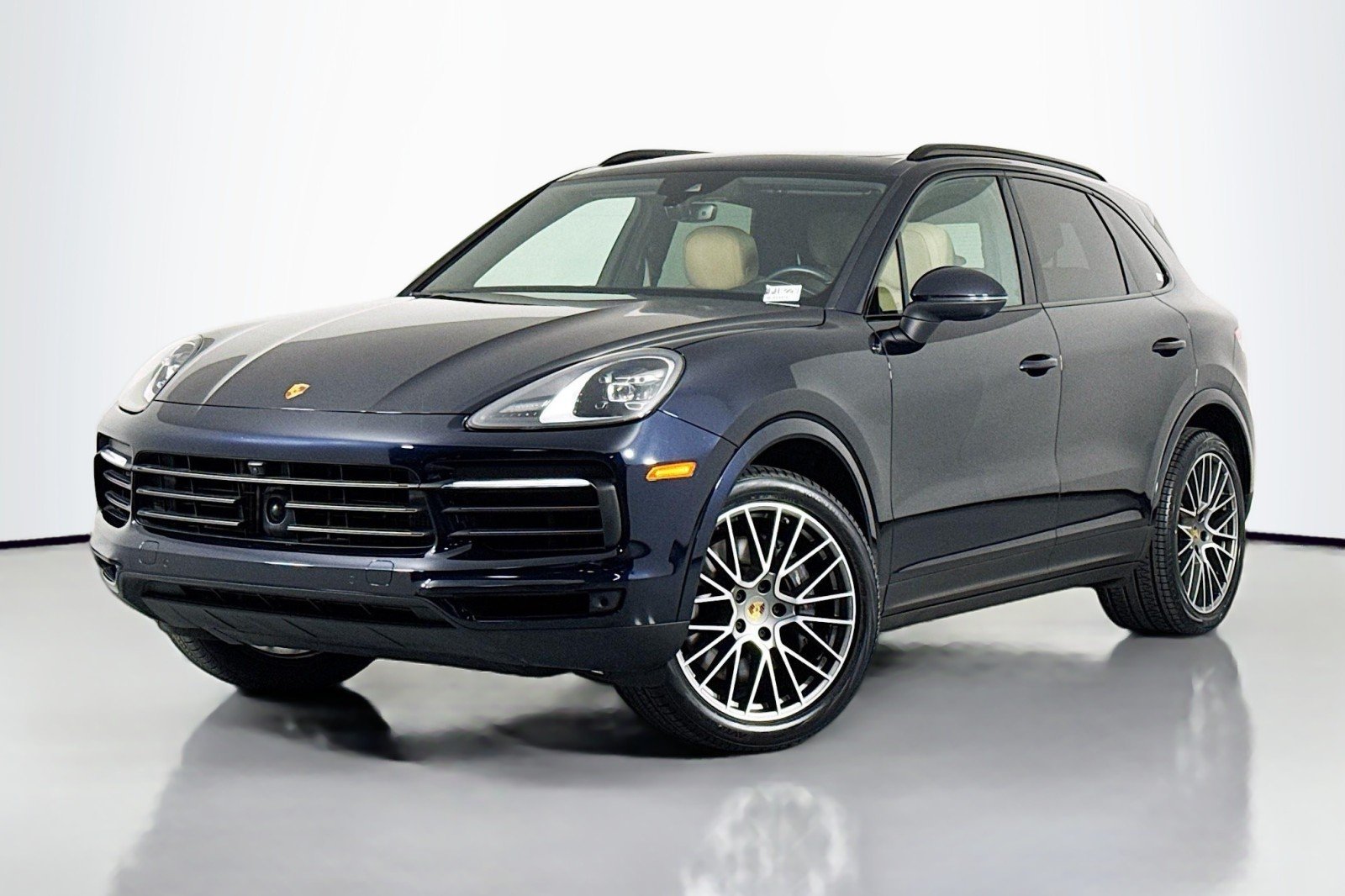 2023 Porsche Cayenne Platinum Edition's photo