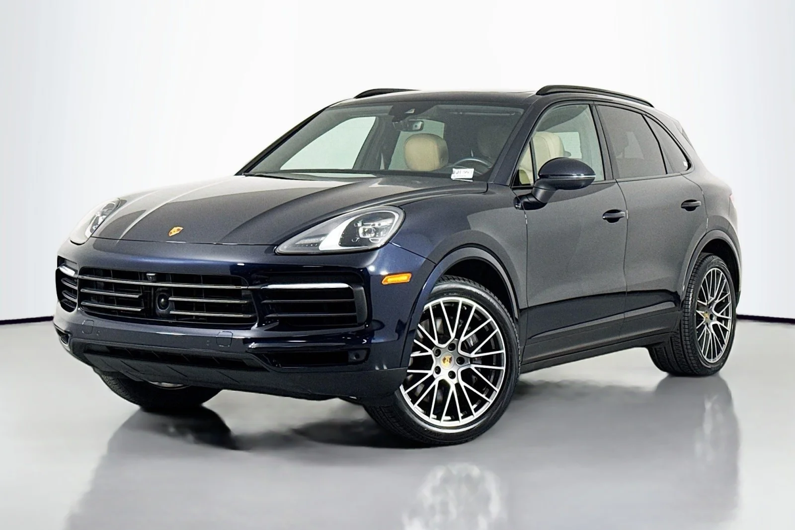 2023 Porsche Cayenne Platinum Edition's photo
