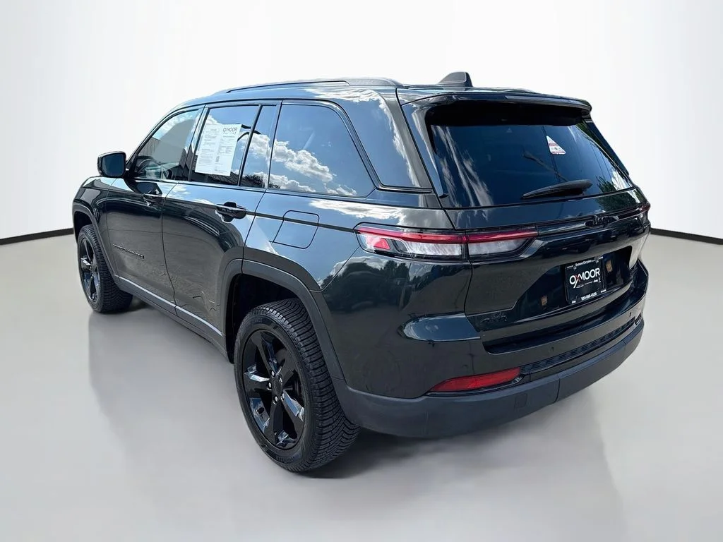 Used 2023 Rocky Mountain Pearlcoat Jeep Limited image 6