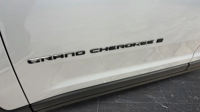 Used 2024 Silver Jeep Limited image 36