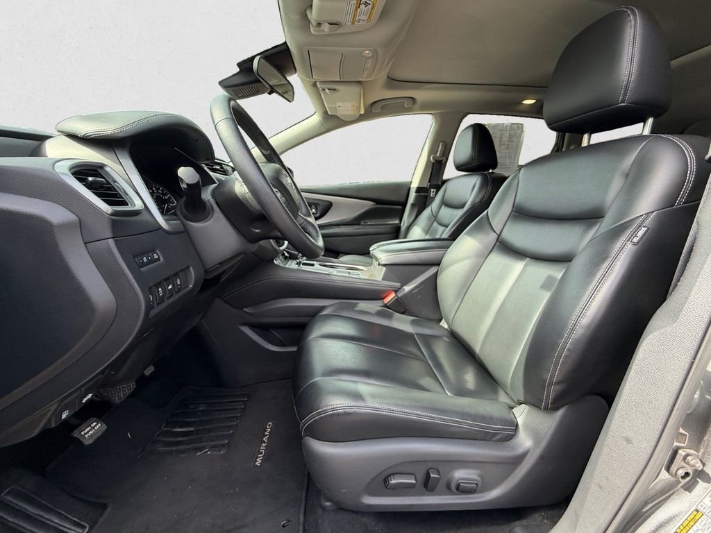 Used 2024  Nissan SV image 9