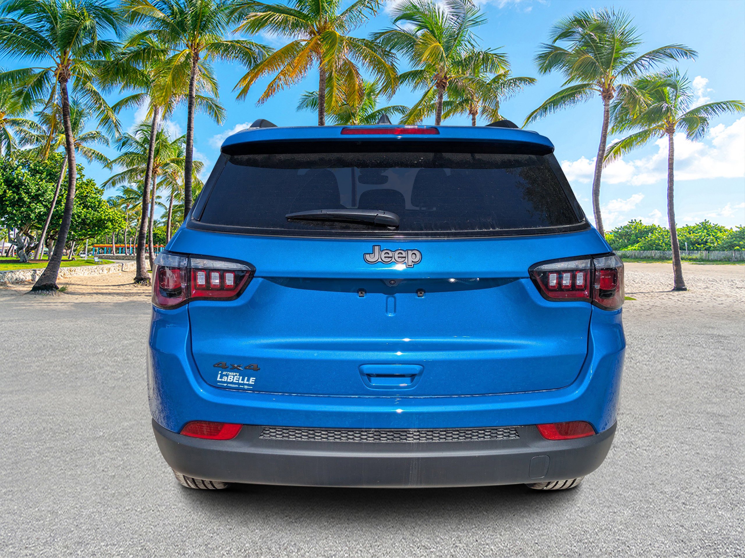 New 2026 Hydro Blue Pearl-Coat Exterior Paint Jeep Latitude Altitude image 4