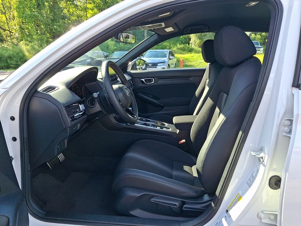 2026 Honda Civic Hatchback Sport - Photo 13