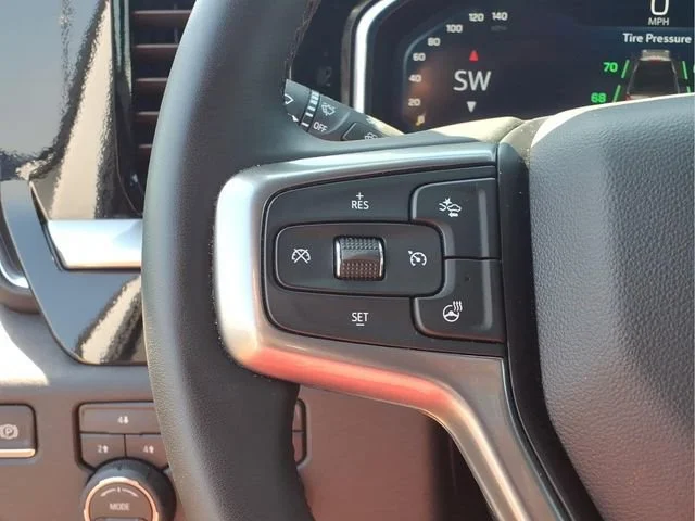 Used 2025 Summit White Chevrolet LT image 15