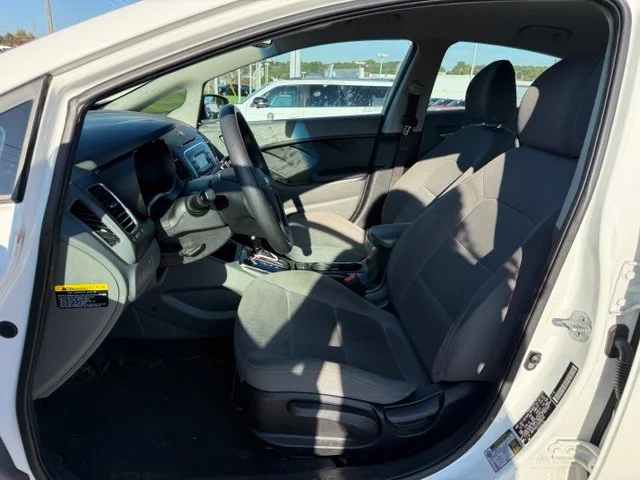 Used 2017 White Kia LX image 11