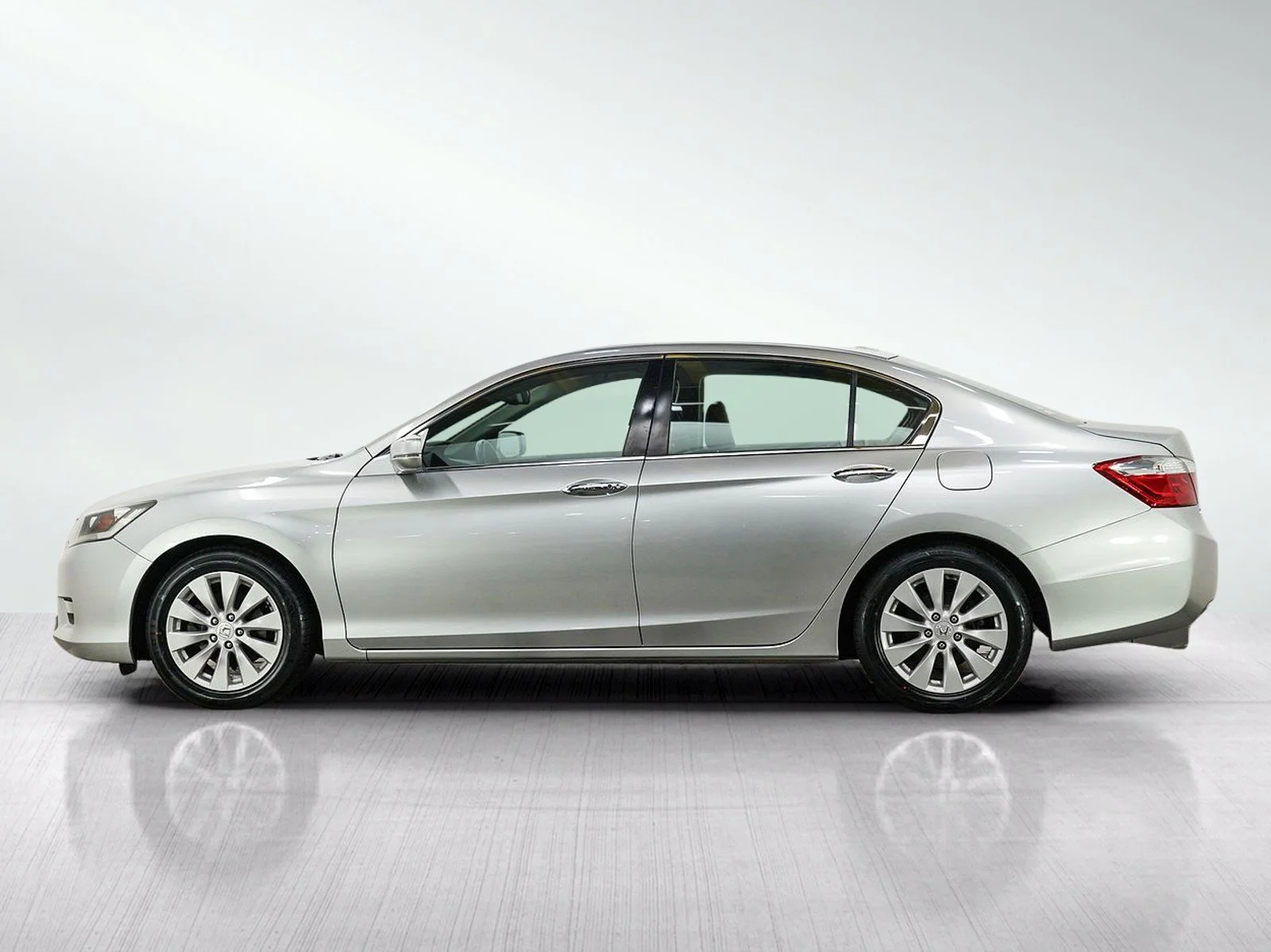Used 2014 Honda Accord EX-L with VIN 1HGCR2F81EA163125 for sale in Burnsville, Minnesota