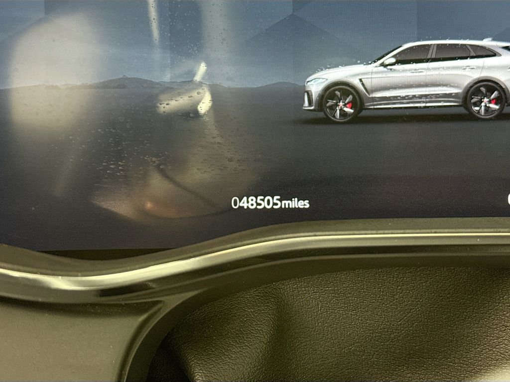 Certified Used 2021  Jaguar SVR image 13