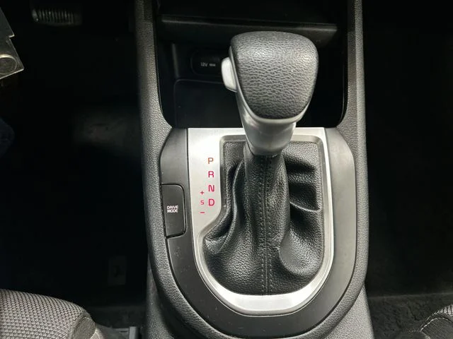 Used 2022 Snow White Pearl Kia LXS image 21