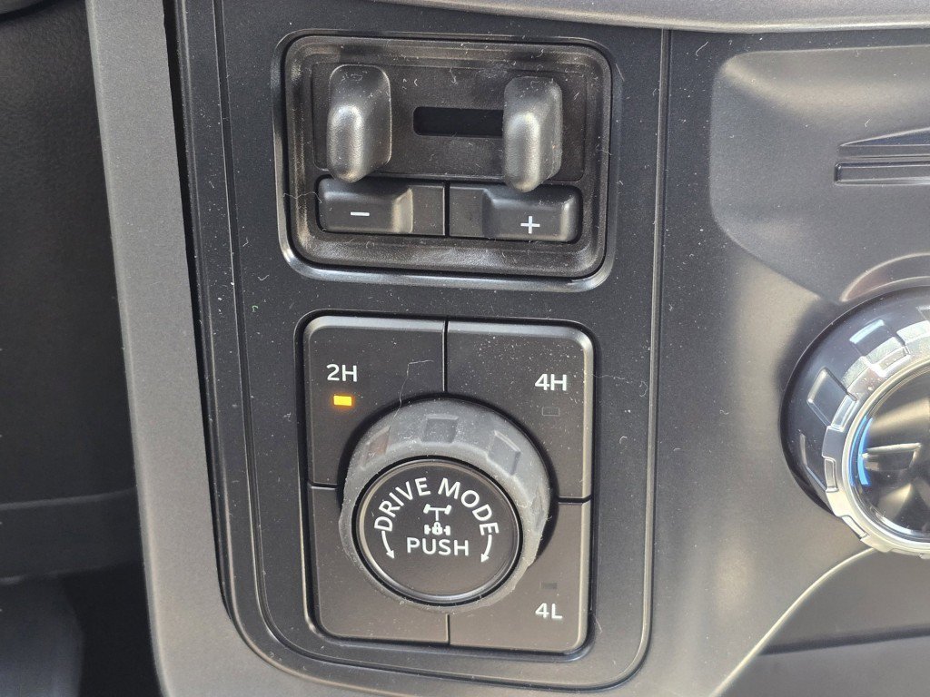 New 2026 Oxford White Ford XLT image 11
