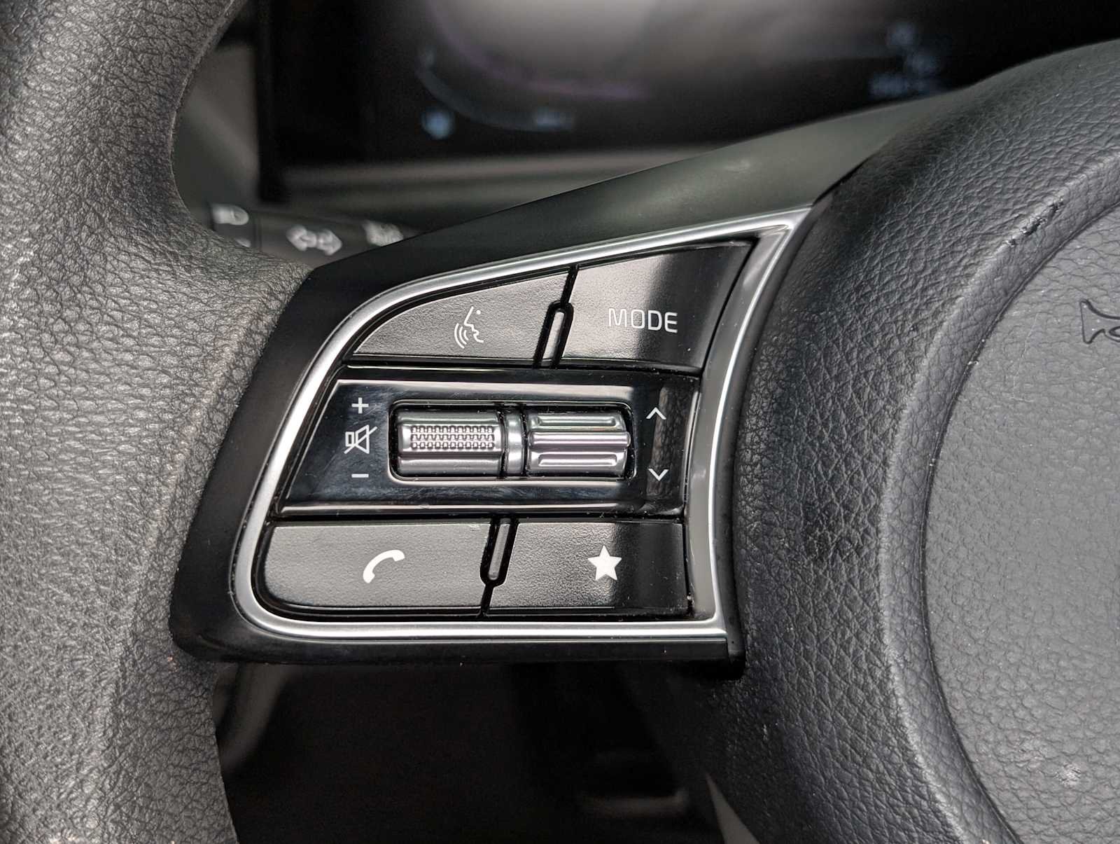 Used 2024 Snow White Pearl Kia LX image 32